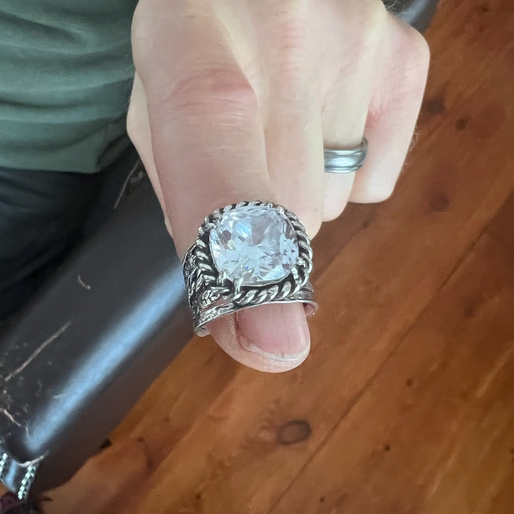 Elegant Silver Ring with Clear Gemstone